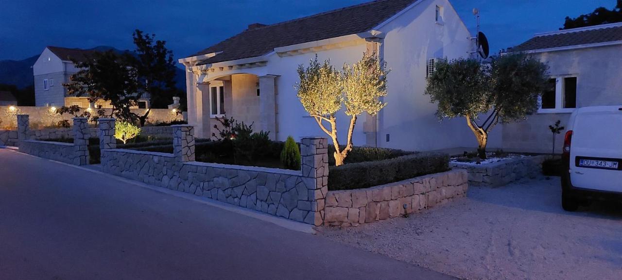 Apartment Holiday Home Doma, Cilipi Near Dubrovnik Exterior photo