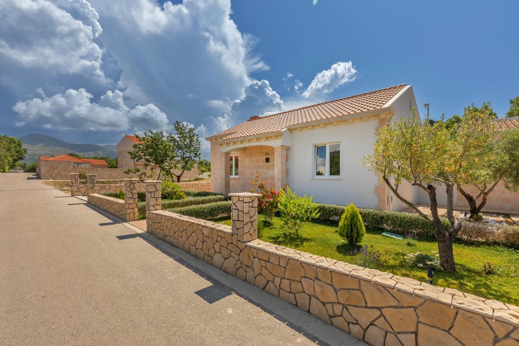 Apartment Holiday Home Doma, Cilipi Near Dubrovnik Room photo